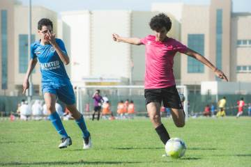 3-0！18岁天才无解世界波连续5场破门 卫冕冠军18战豪取17胜（配图示意）